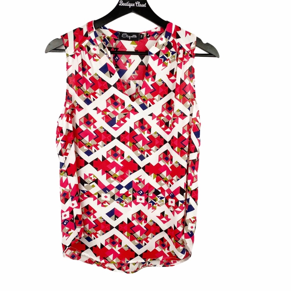 ETIQUETTE Hi/Lo Red Geometric Sleeveless Top Med